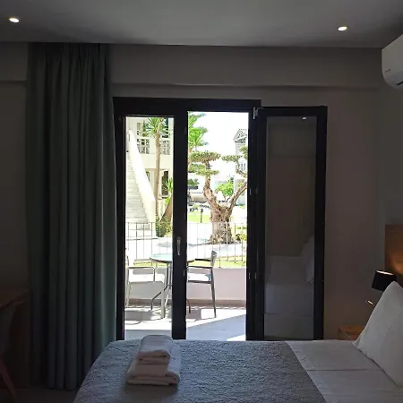 Trianon Aparthotel 2*